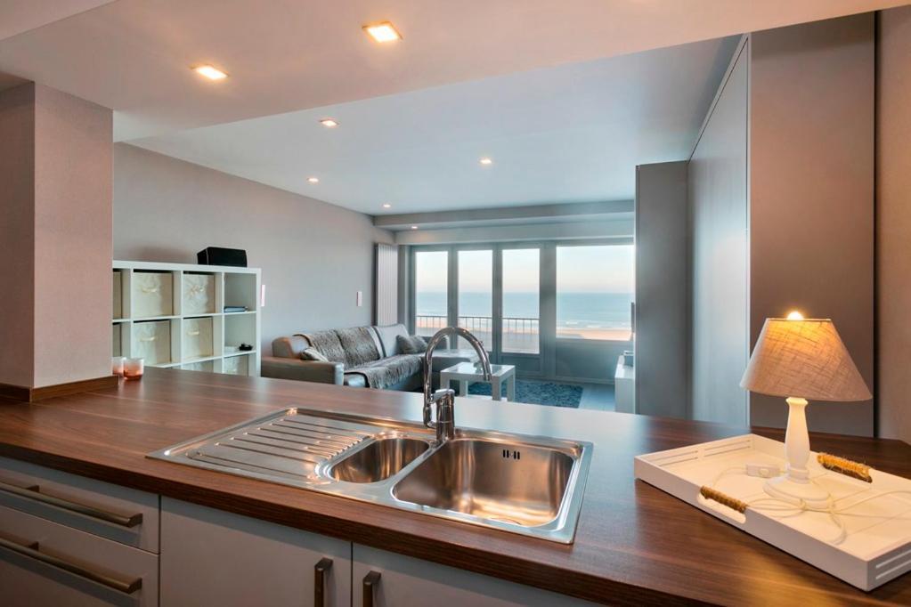 오스텐드 Montezuma Luxe Studio Met Frontaal Zeezicht Zonder Aparte Slaapkamer 아파트 외부 사진